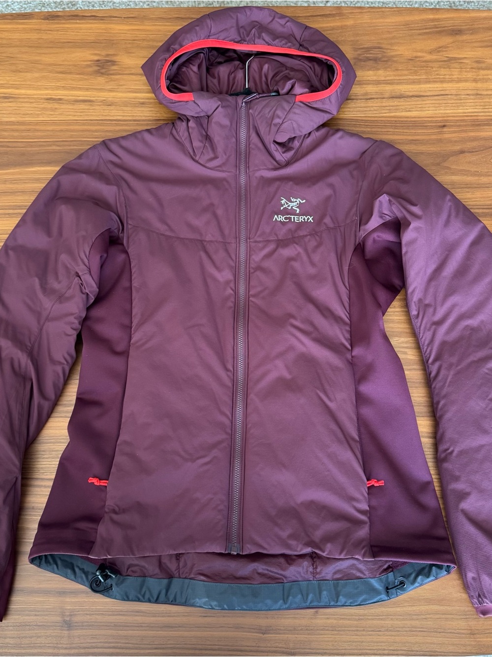 Women’s Arc'teryx Burgundy Atom Hooded Softshell Jacket